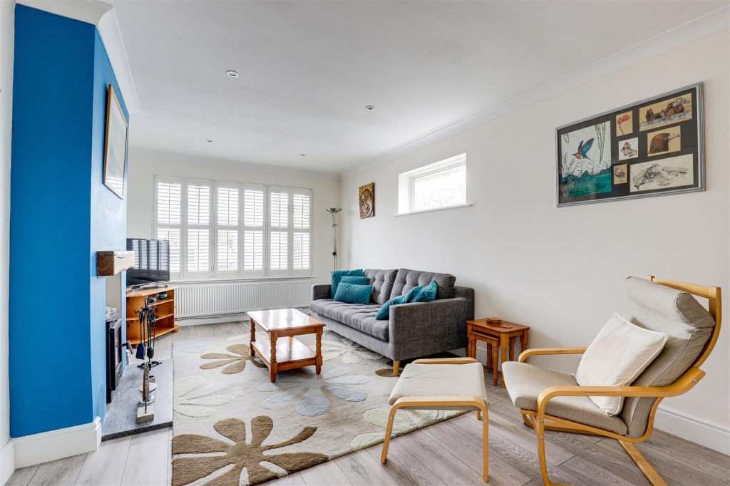 Bracken Close, Carlton, Nottinghamshire, NG4 3QJ