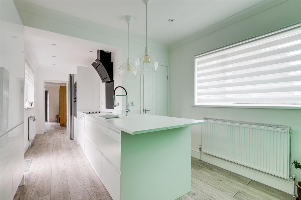 Bracken Close, Carlton, Nottinghamshire, NG4 3QJ