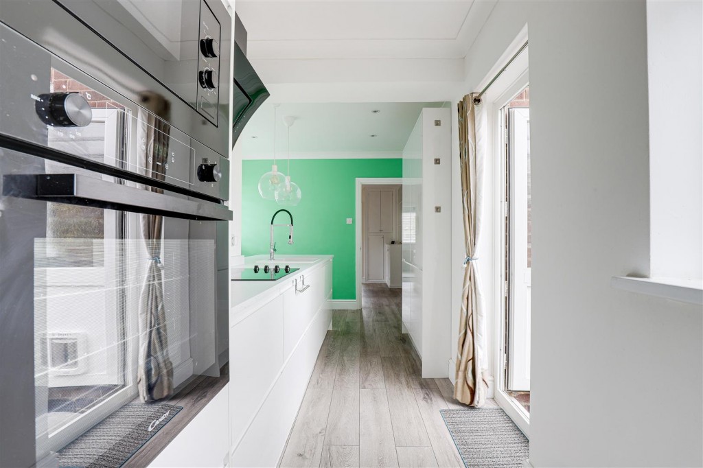 Bracken Close, Carlton, Nottinghamshire, NG4 3QJ