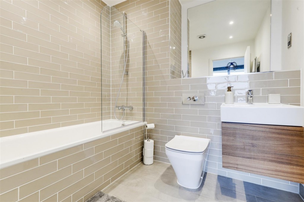 Trent Bridge View, Nottingham, NG2 3EY