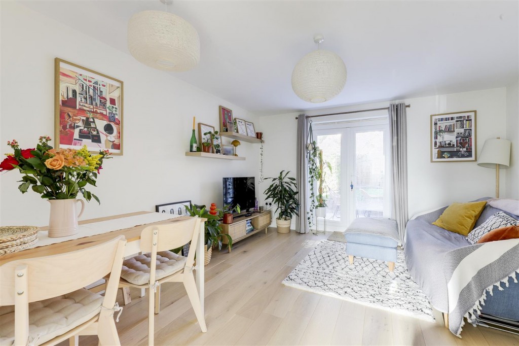 Lynemouth Court, Arnold, Nottinghamshire, NG5 8TY