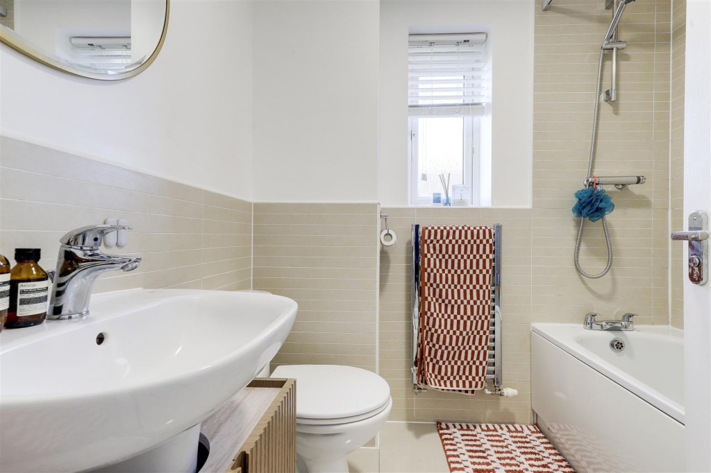 Lynemouth Court, Arnold, Nottinghamshire, NG5 8TY