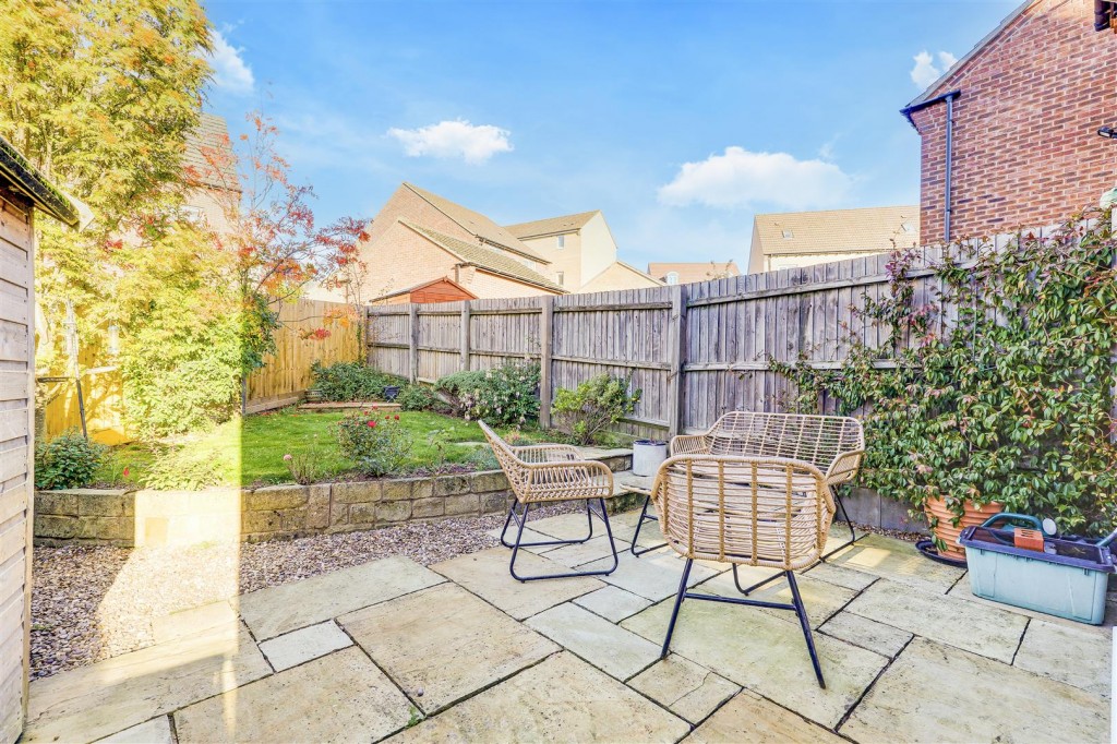 Lynemouth Court, Arnold, Nottinghamshire, NG5 8TY