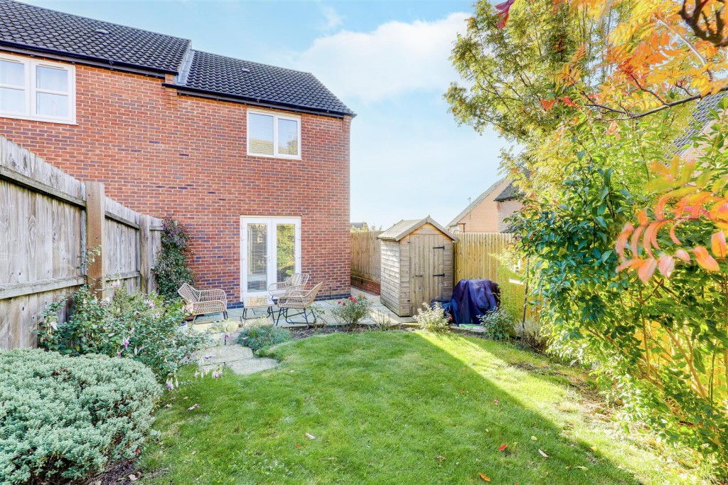 Lynemouth Court, Arnold, Nottinghamshire, NG5 8TY