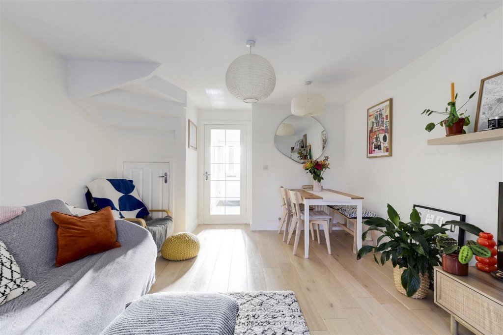 Lynemouth Court, Arnold, Nottinghamshire, NG5 8TY