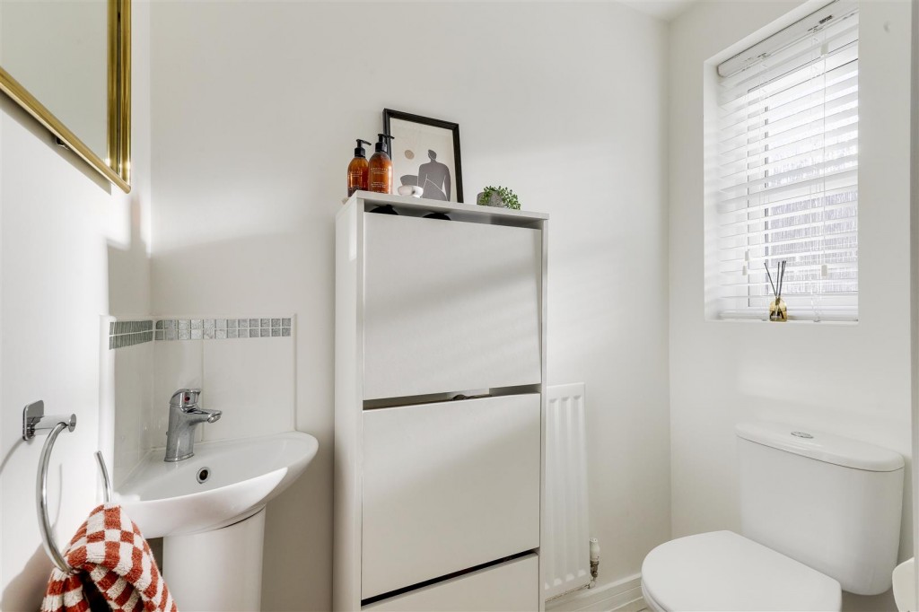 Lynemouth Court, Arnold, Nottinghamshire, NG5 8TY