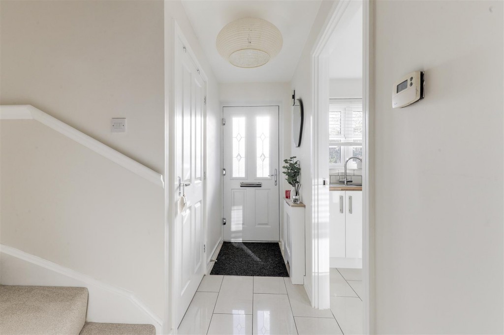 Lynemouth Court, Arnold, Nottinghamshire, NG5 8TY