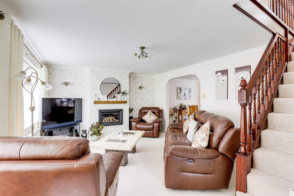 Ladbrooke Crescent, Cinderhill, Nottinghamshire, NG6 0GH