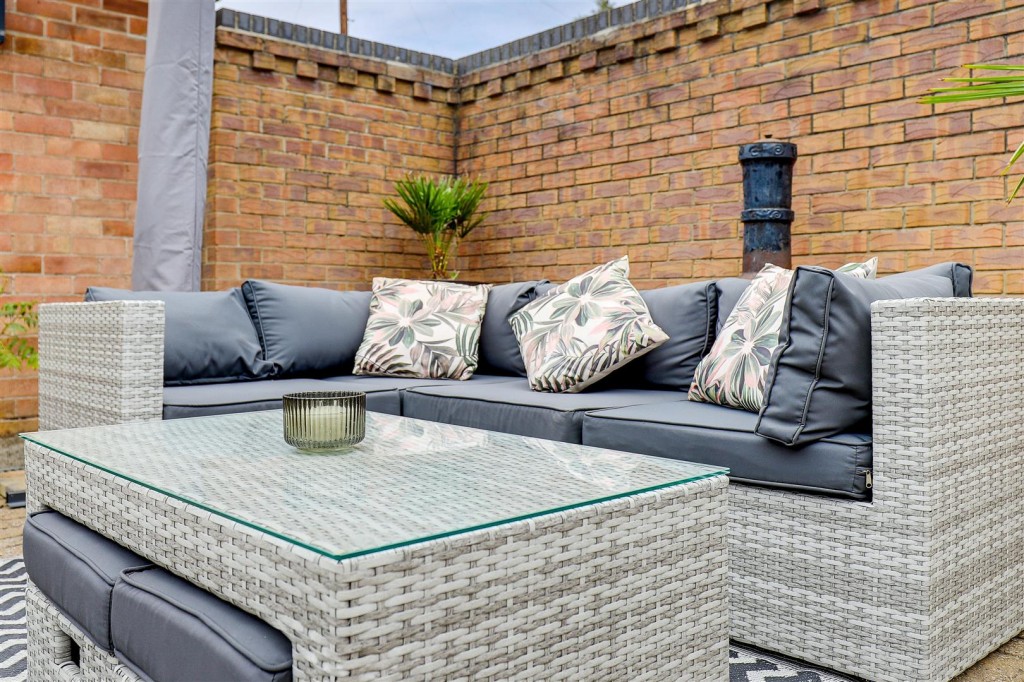 Ladbrooke Crescent, Cinderhill, Nottinghamshire, NG6 0GH