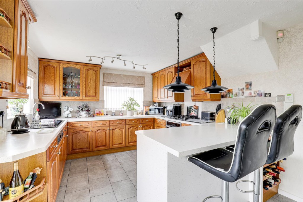 Ladbrooke Crescent, Cinderhill, Nottinghamshire, NG6 0GH