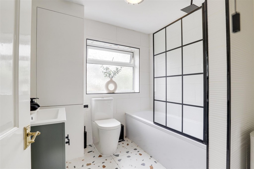 Whitby Crescent, Woodthorpe, Nottinghamshire, NG5 4LY