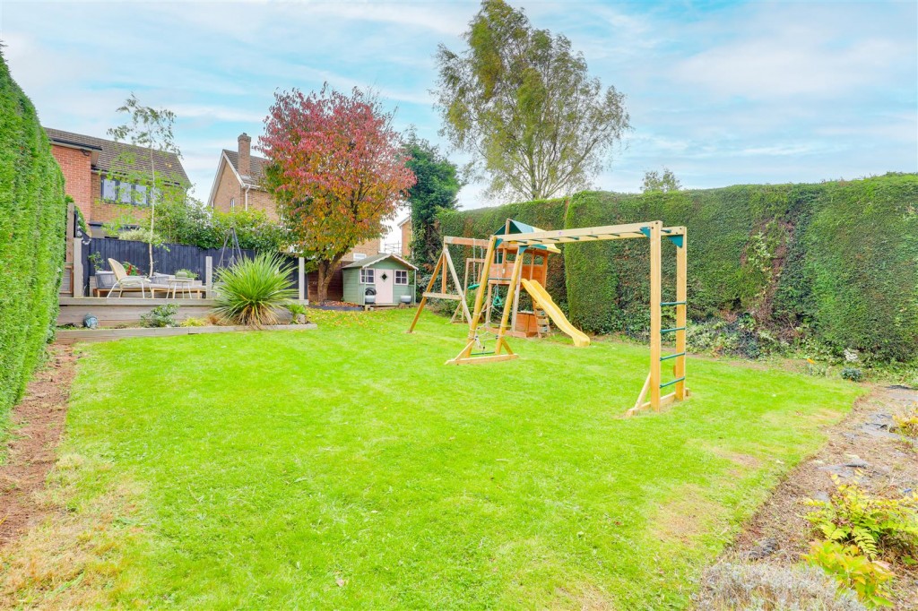 Whitby Crescent, Woodthorpe, Nottinghamshire, NG5 4LY