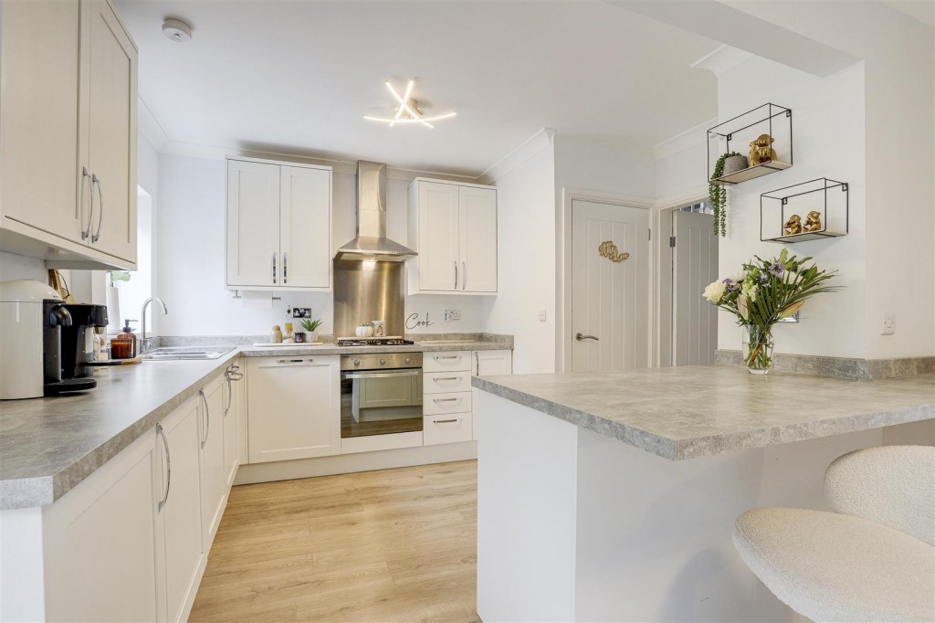 Whitby Crescent, Woodthorpe, Nottinghamshire, NG5 4LY