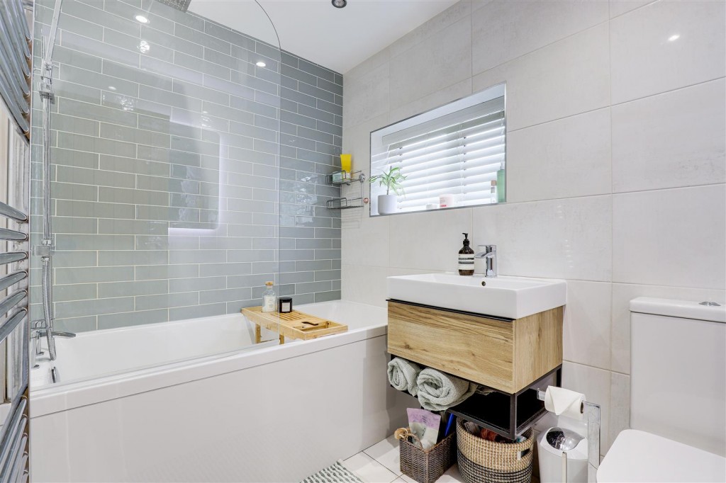 Alford Road, Edwalton, Nottinghamshire, NG12 4AU