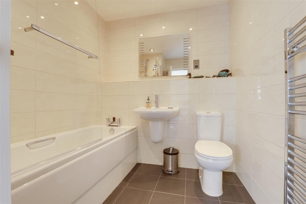 Newstead Drive, West Bridgford, Nottinghamshire, NG2 6LG