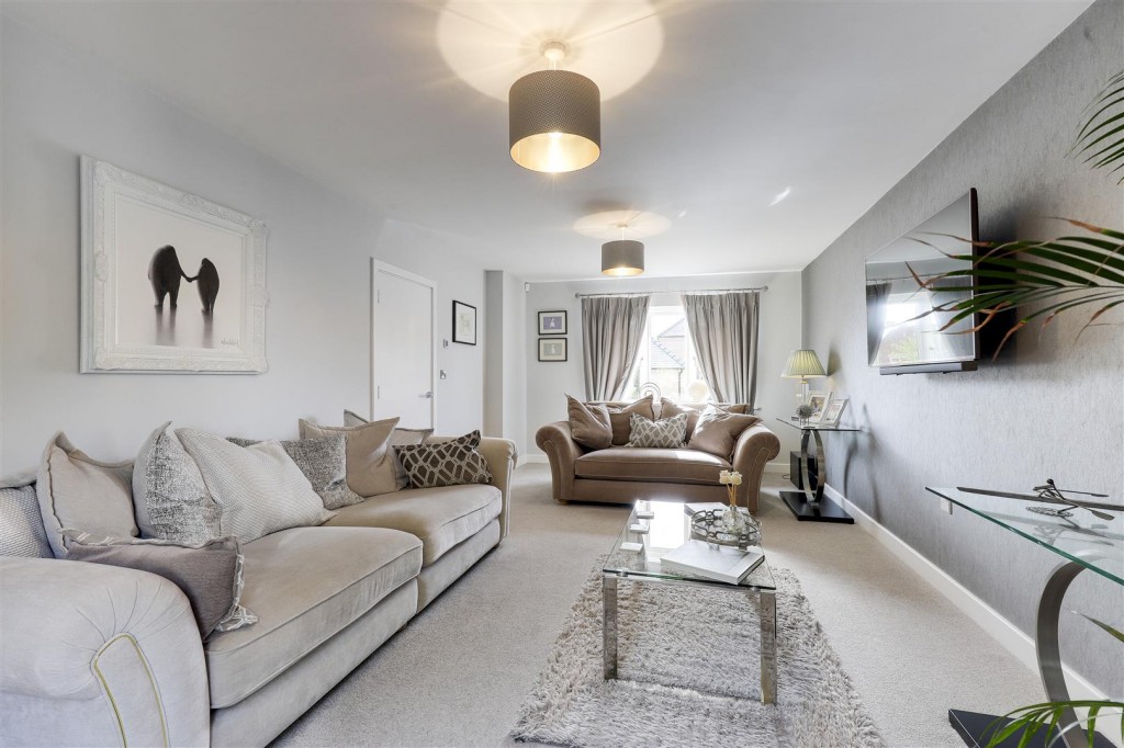 West Manor Park, Epperstone, Nottinghamshire, NG14 6TR