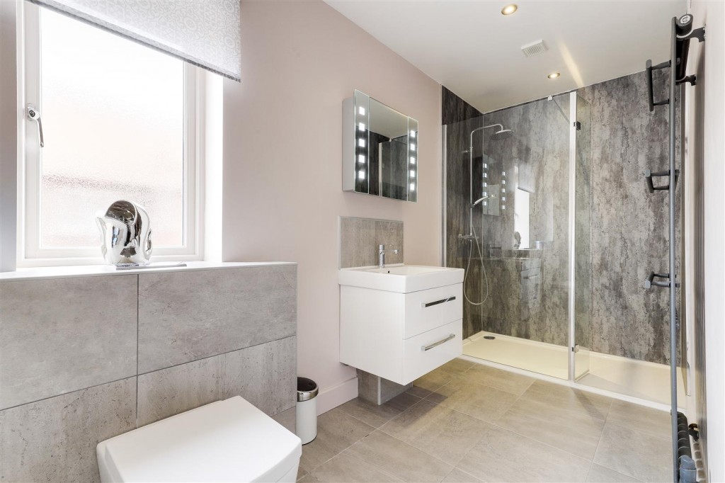 West Manor Park, Epperstone, Nottinghamshire, NG14 6TR