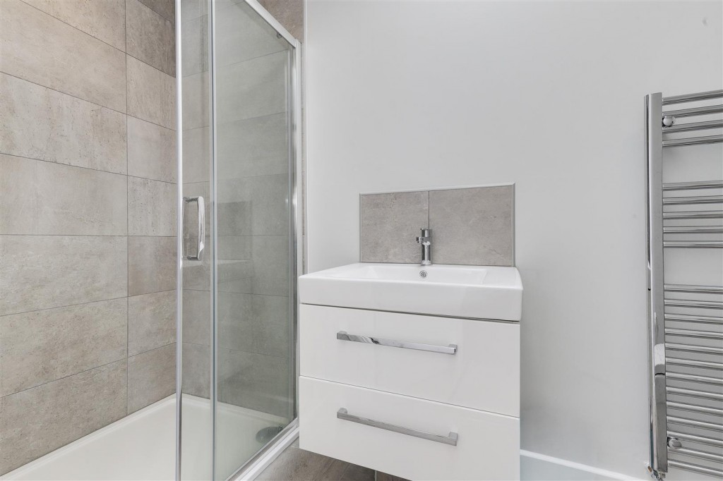 West Manor Park, Epperstone, Nottinghamshire, NG14 6TR