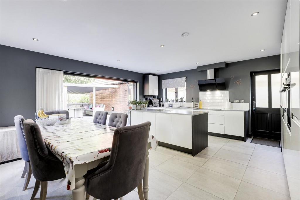 West Manor Park, Epperstone, Nottinghamshire, NG14 6TR