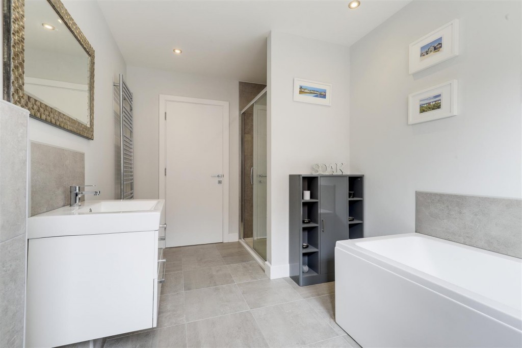 West Manor Park, Epperstone, Nottinghamshire, NG14 6TR