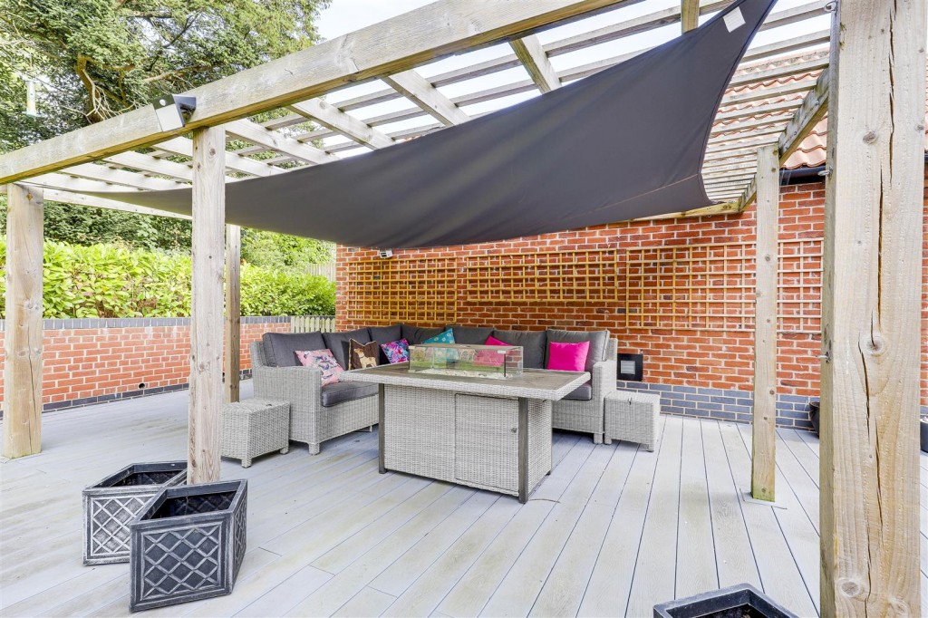 West Manor Park, Epperstone, Nottinghamshire, NG14 6TR