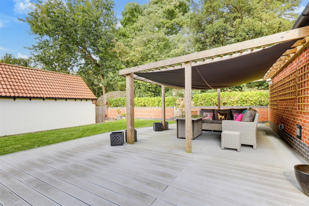 West Manor Park, Epperstone, Nottinghamshire, NG14 6TR