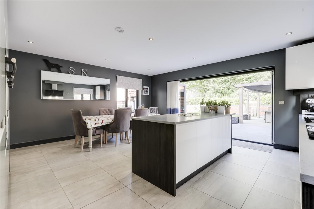 West Manor Park, Epperstone, Nottinghamshire, NG14 6TR