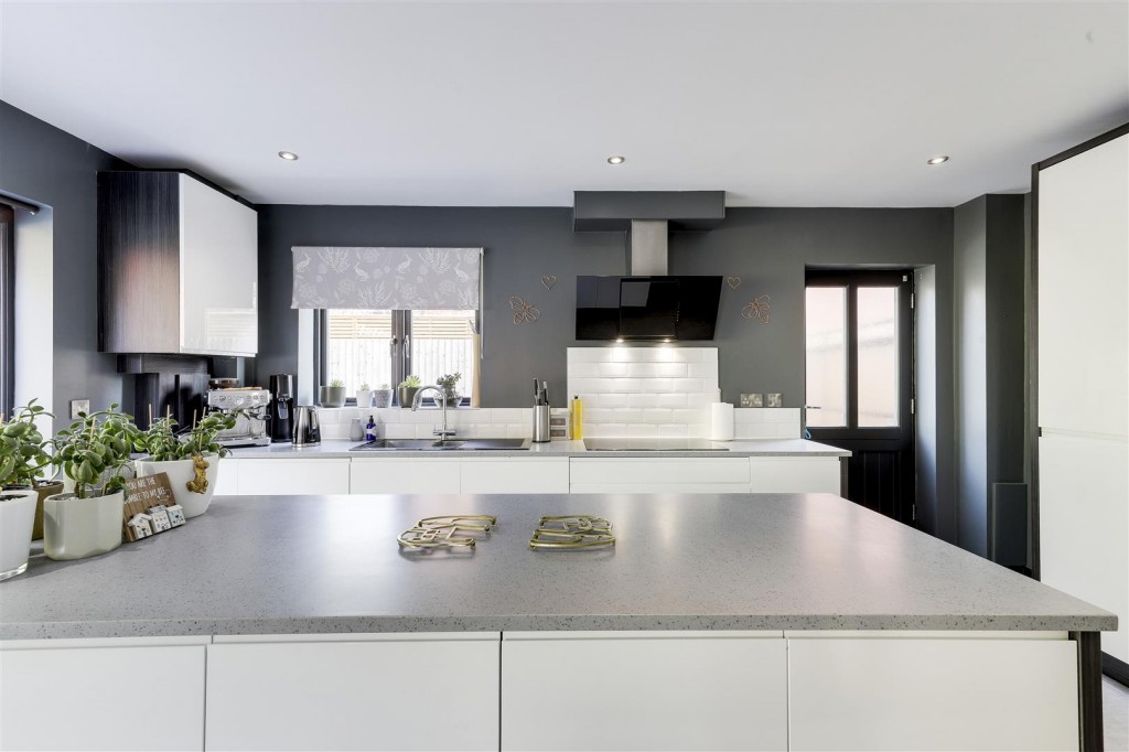 West Manor Park, Epperstone, Nottinghamshire, NG14 6TR