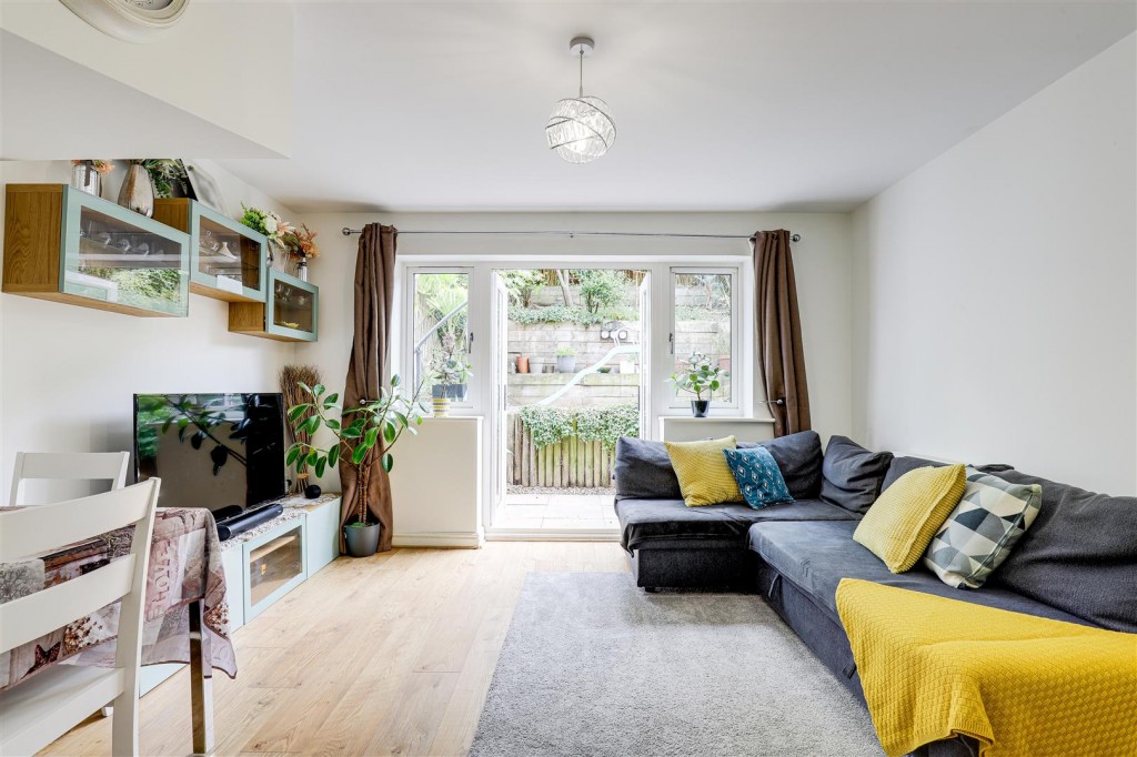 Bakewell Drive, Top Valley, Nottinghamshire, NG5 9AF