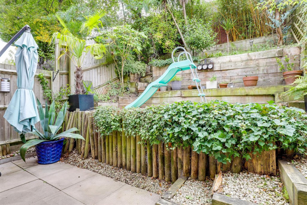 Bakewell Drive, Top Valley, Nottinghamshire, NG5 9AF