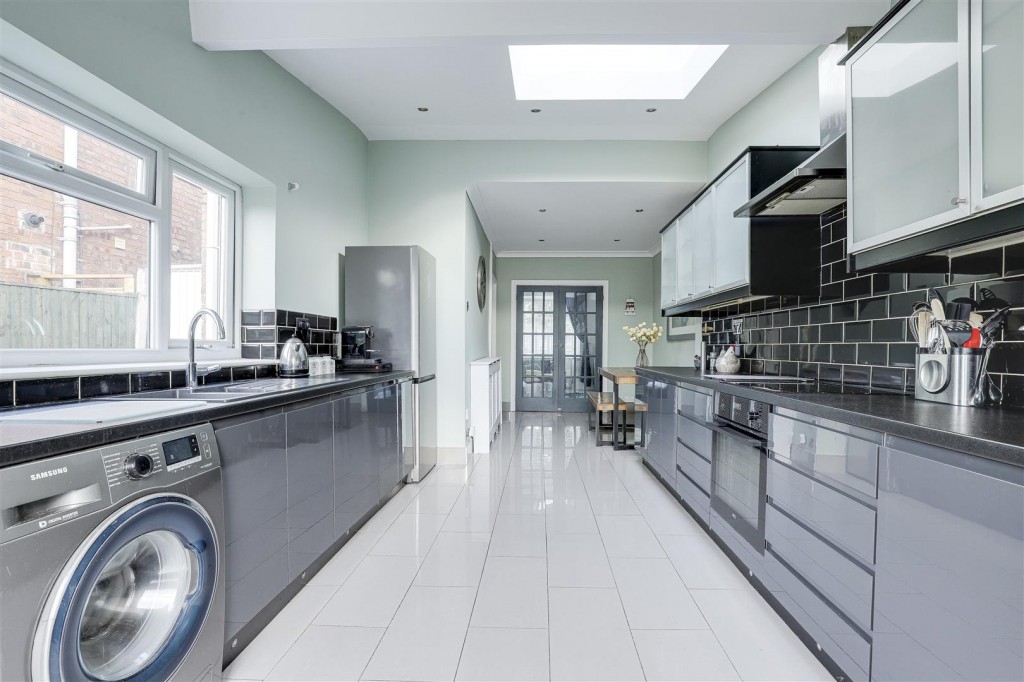 Doncaster Avenue, Sandiacre, Derbyshire, NG10 5FL