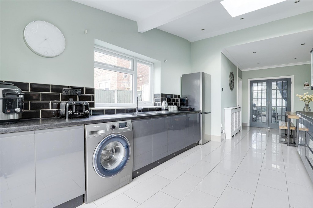 Doncaster Avenue, Sandiacre, Derbyshire, NG10 5FL