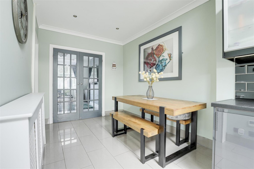 Doncaster Avenue, Sandiacre, Derbyshire, NG10 5FL