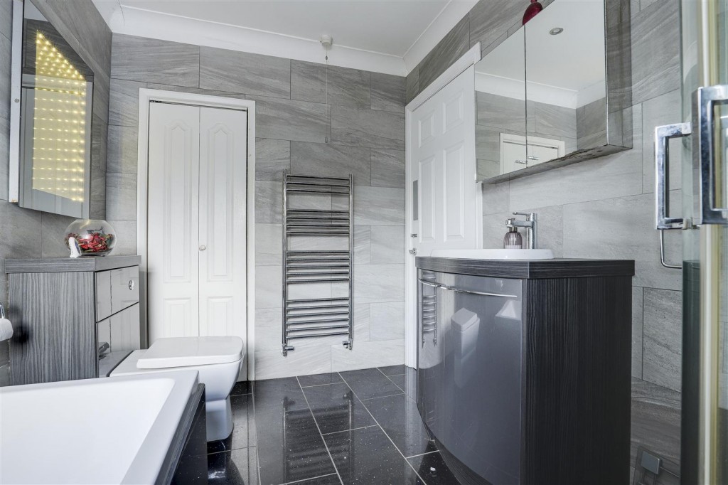 Doncaster Avenue, Sandiacre, Derbyshire, NG10 5FL