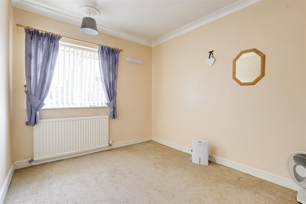 Squires Avenue, Bulwell, Nottinghamshire, NG6 8G:L
