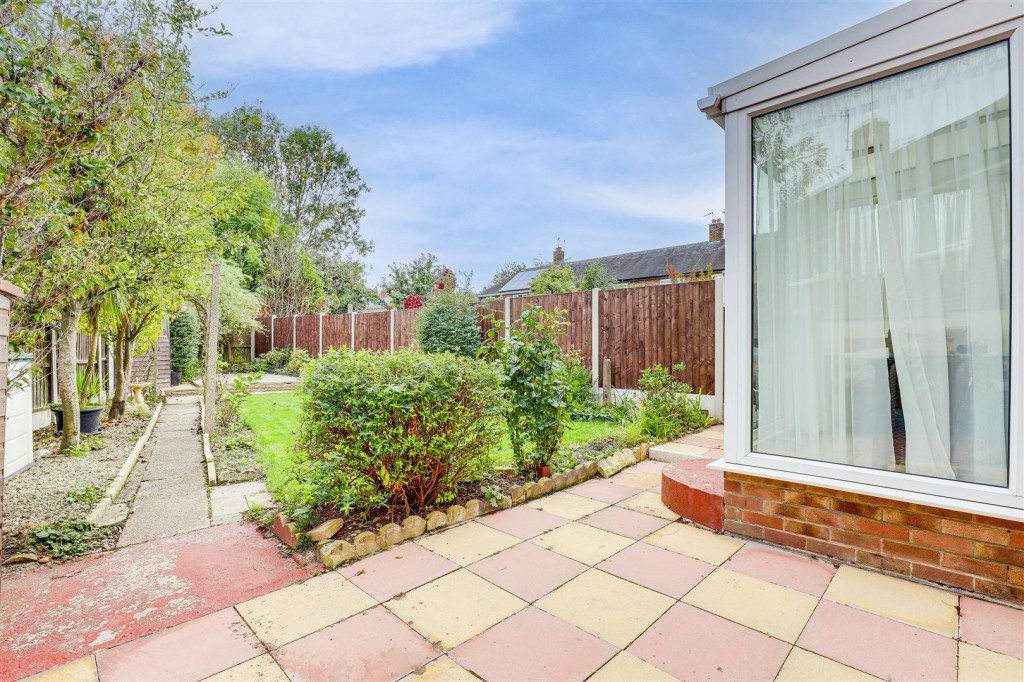 Squires Avenue, Bulwell, Nottinghamshire, NG6 8G:L