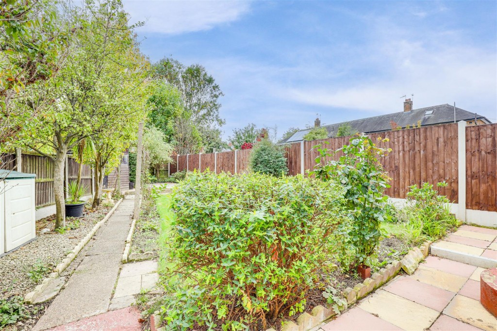 Squires Avenue, Bulwell, Nottinghamshire, NG6 8G:L