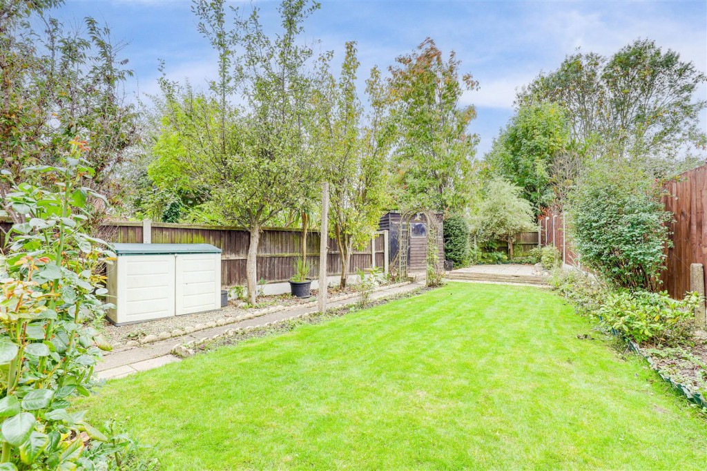 Squires Avenue, Bulwell, Nottinghamshire, NG6 8G:L