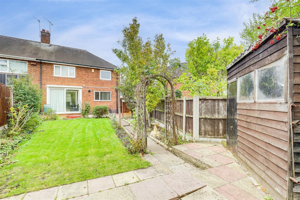 Squires Avenue, Bulwell, Nottinghamshire, NG6 8G:L