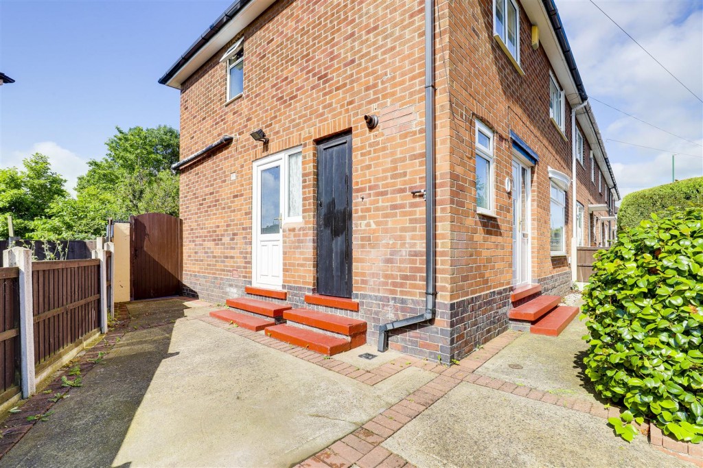 Squires Avenue, Bulwell, Nottinghamshire, NG6 8G:L