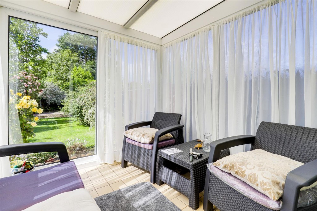 Squires Avenue, Bulwell, Nottinghamshire, NG6 8G:L