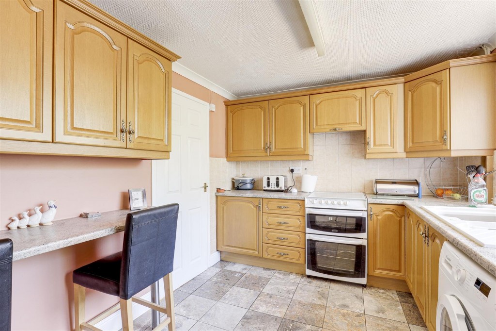 Squires Avenue, Bulwell, Nottinghamshire, NG6 8G:L