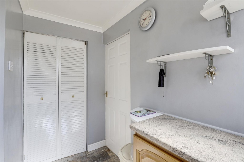 Squires Avenue, Bulwell, Nottinghamshire, NG6 8G:L