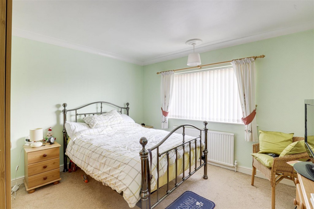 Squires Avenue, Bulwell, Nottinghamshire, NG6 8G:L