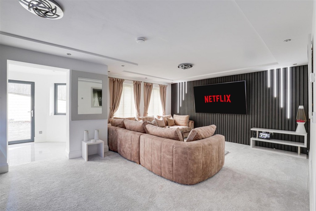 Paige Gardens, Sandiacre, Derbyshire, NG10 5PB