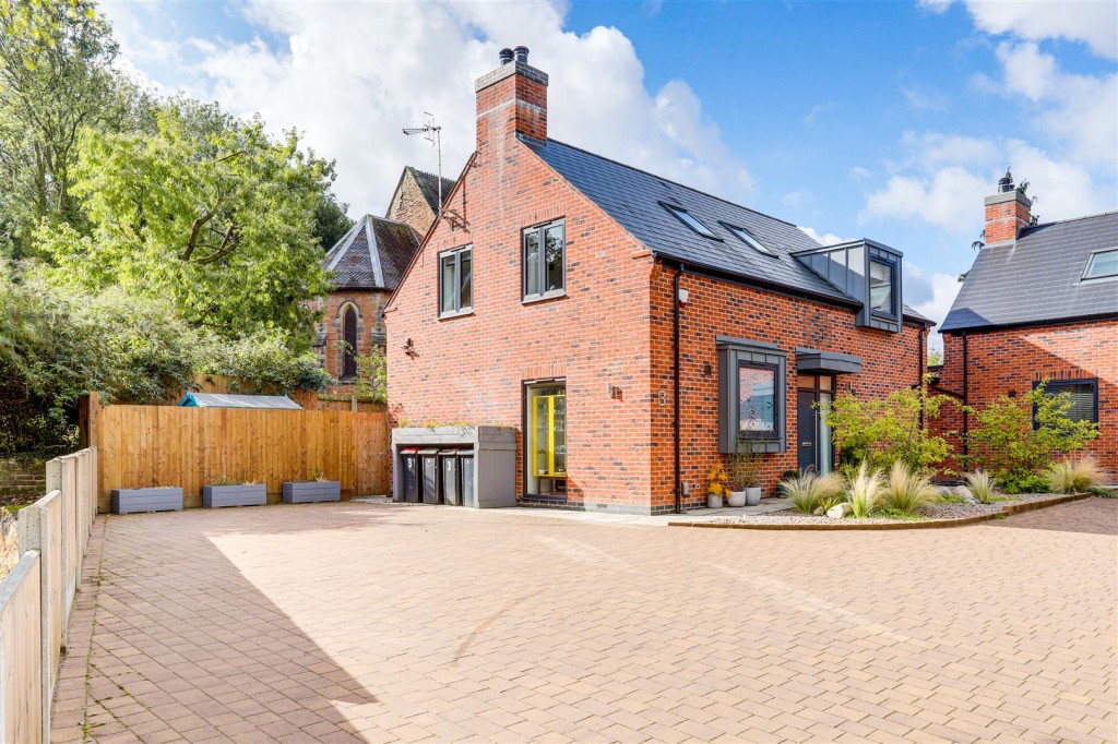 Eastwood Road, Kimberley, Nottinghamshire, NG16 2HX