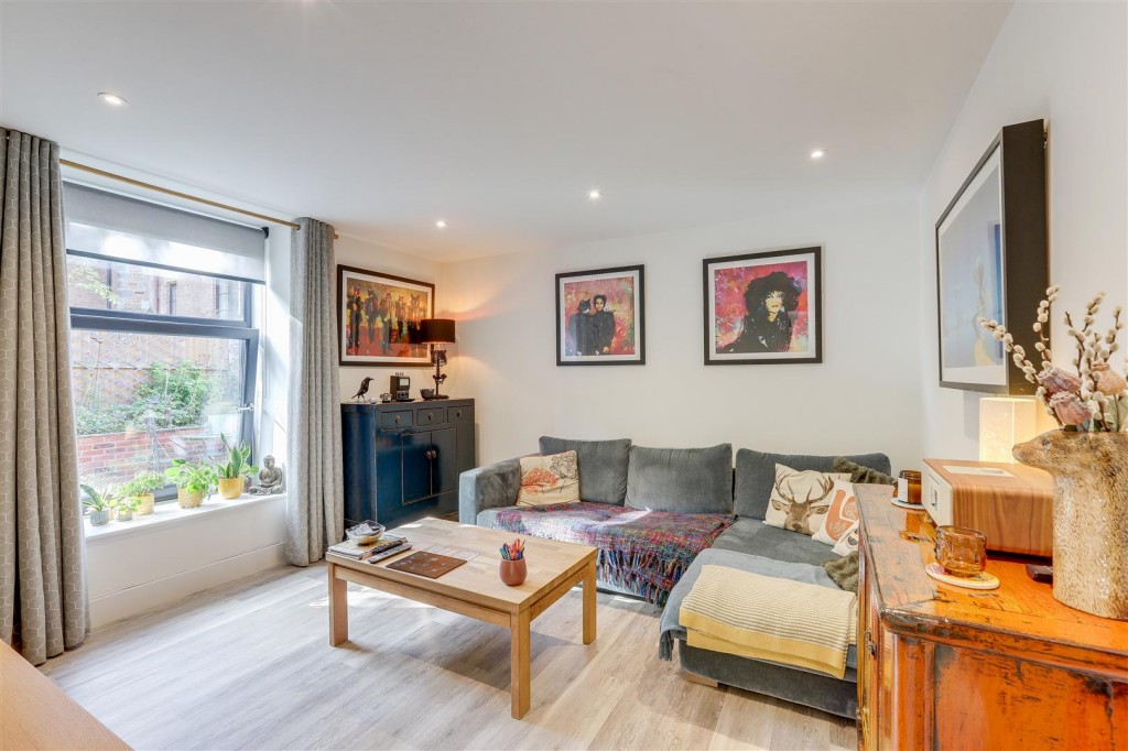 Eastwood Road, Kimberley, Nottinghamshire, NG16 2HX