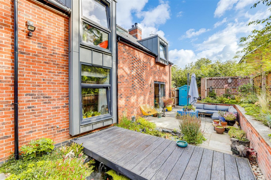 Eastwood Road, Kimberley, Nottinghamshire, NG16 2HX