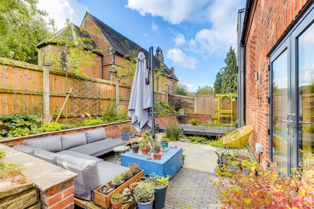 Eastwood Road, Kimberley, Nottinghamshire, NG16 2HX