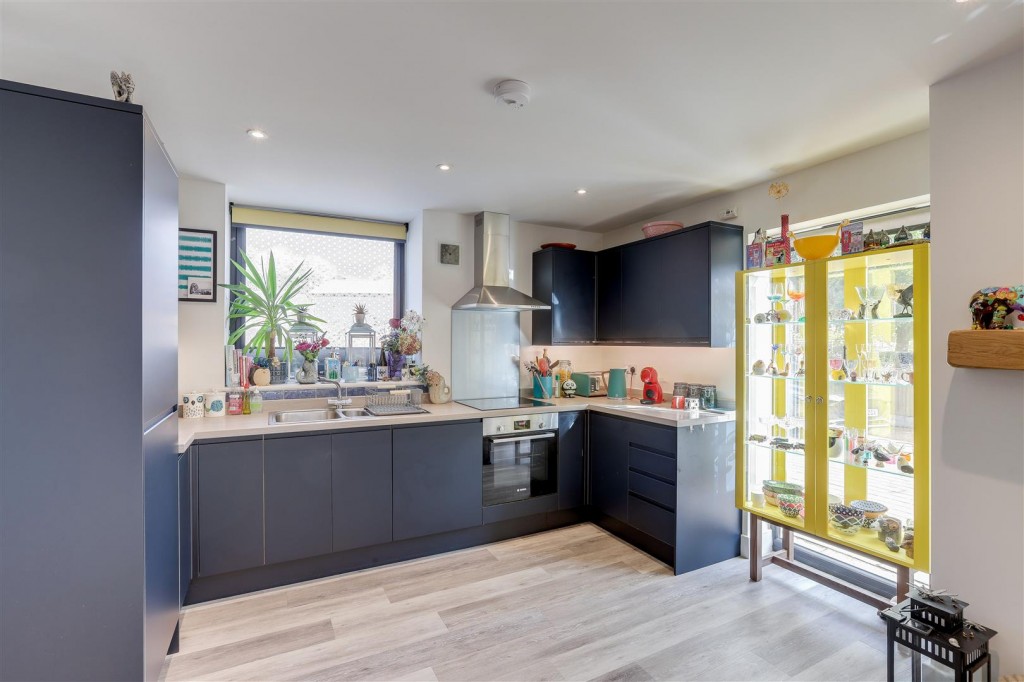 Eastwood Road, Kimberley, Nottinghamshire, NG16 2HX